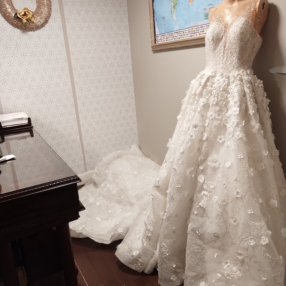 wedding dresses - Picture 5 of 16